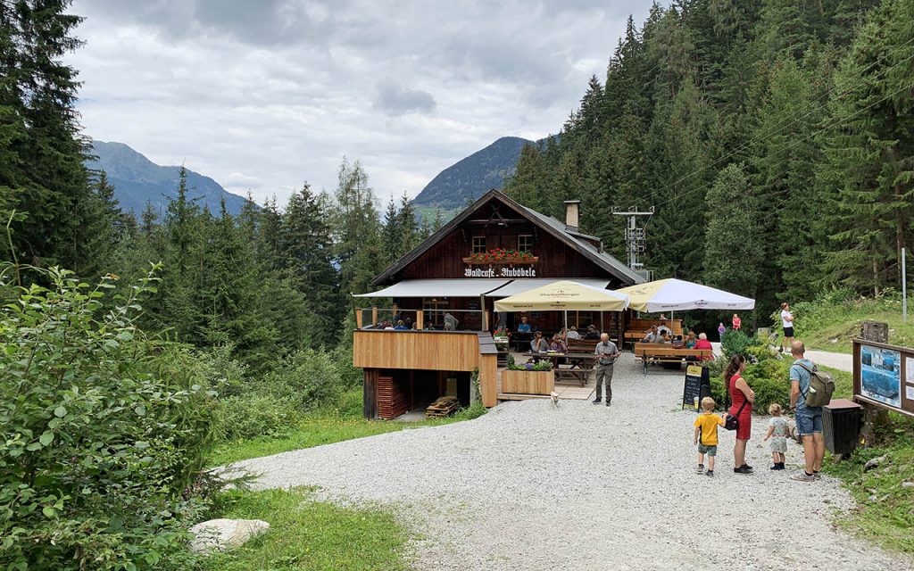 Waldcafe Stubobele - Wandelen naar Stuibenfall, hoogste waterval in Tirol - Reislegende.nl