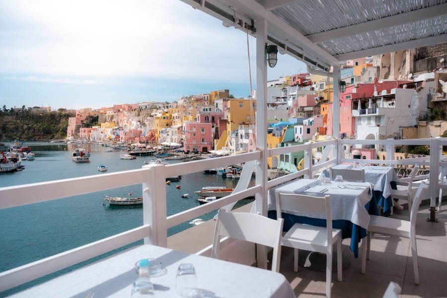 Uitzicht restaurant La Lampara Marina Corricella Procida restaurants tips - Reislegende.nl