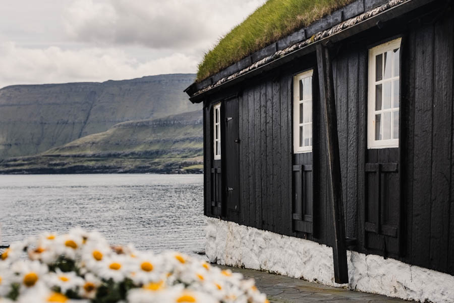 Funnings Kirkja Funningur Eysturoy faeroer eilanden - Reislegende.nl