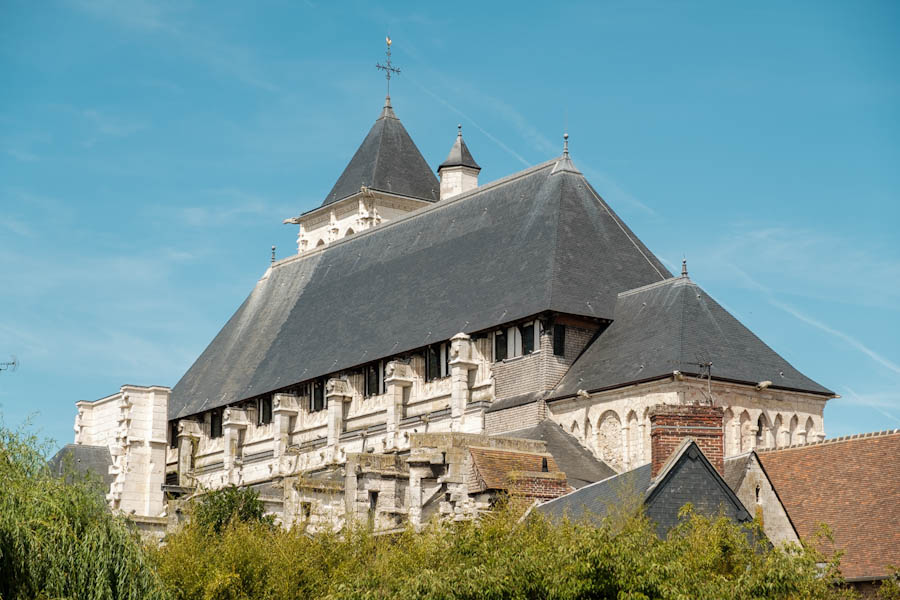 Saint Ouen kerk Pont Audemer Normandie Frankrijk - Reislegende.nl