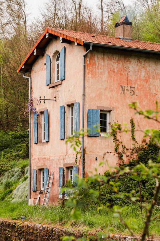 Vallee des Eclusiers no 5 sluiswachtershuisjes Moselle Arzviller Frankrijk - Reislegende.nl