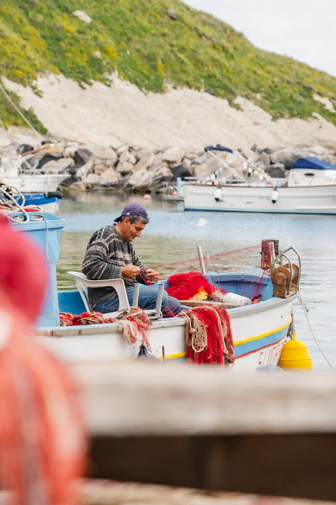 Vissers aan het werk op Procida