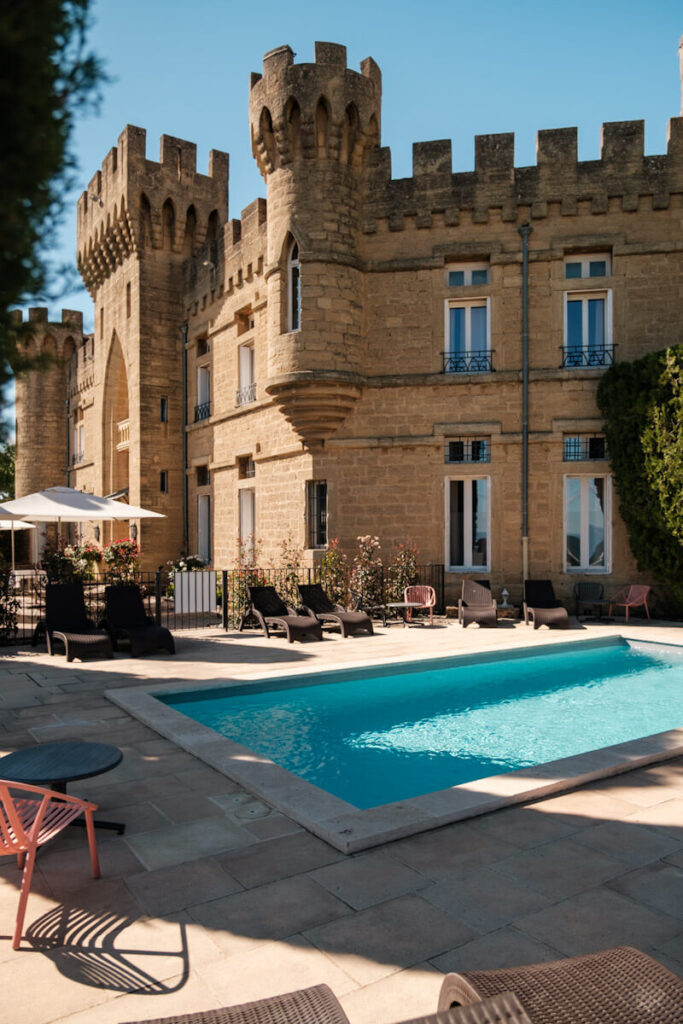 Hostellerie du Chateau des Fines Roches zwembad Chateauneuf du pape Vaucluse Reislegende