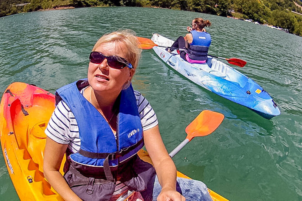 Kayakken op Pantà de la Baells in Catalonië - Reislegende.nl