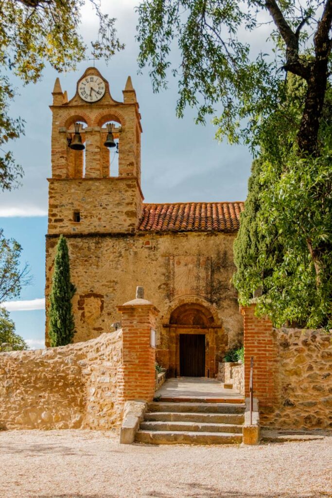 Parochiekerk Castelnou in Zuid-Frankrijk Reislegende