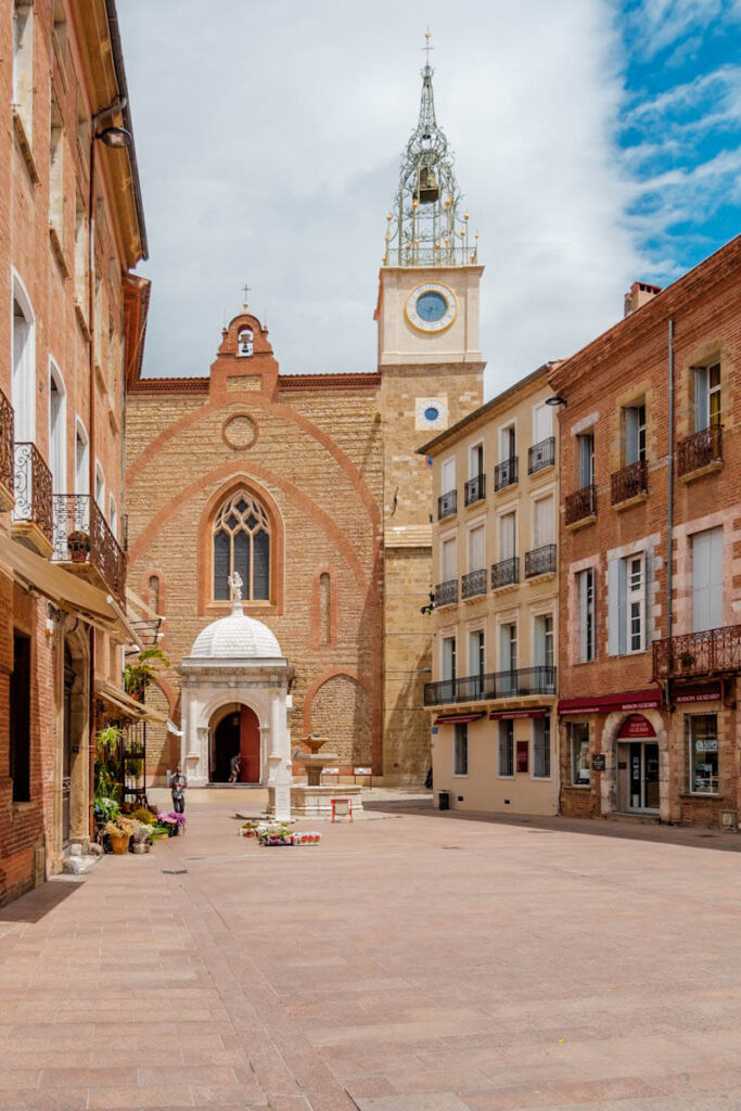 stadswandeling door Perpignan Cathedral Reislegende