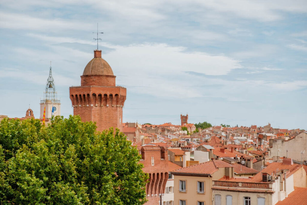 stadswandeling door Perpignan uitzicht Rooftop Galeries Lafayette FNAC Reislegende