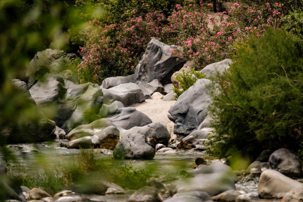 Alcantara kloof strandjes Sicilie Reislegende