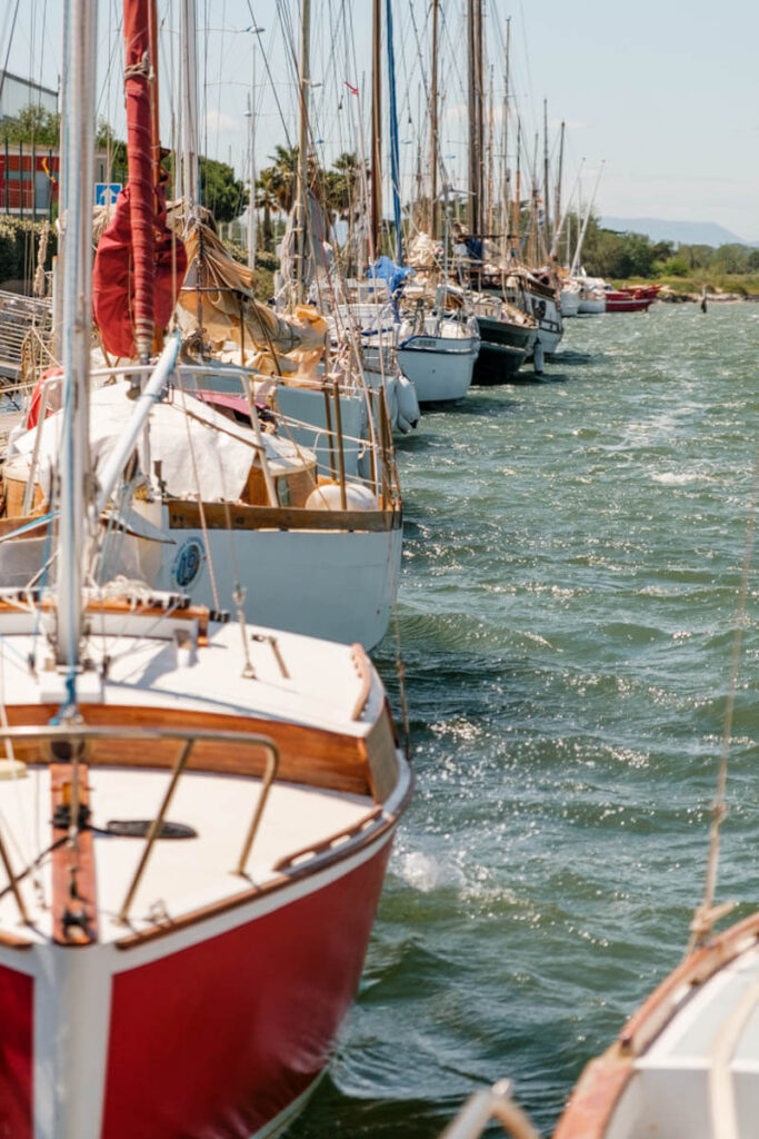 Historische zeilschepen in haven Canet en Roussillon Reislegende