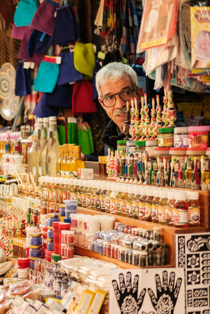 Koopwaar Fez medina Marokko Reislegende