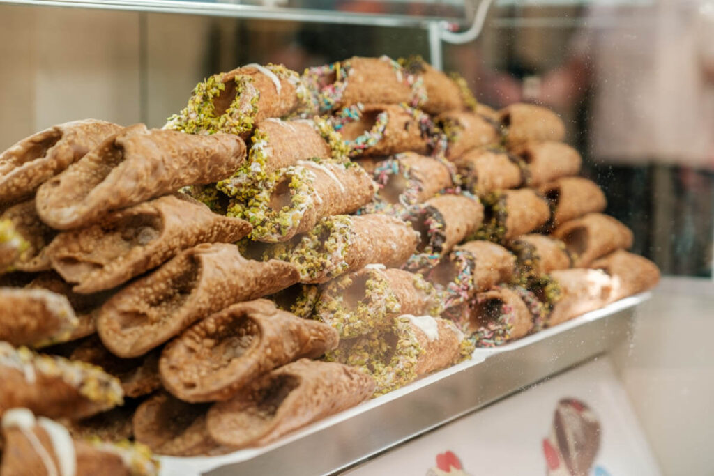 Ortygia Syracuse cannoli Sicilie Reislegende