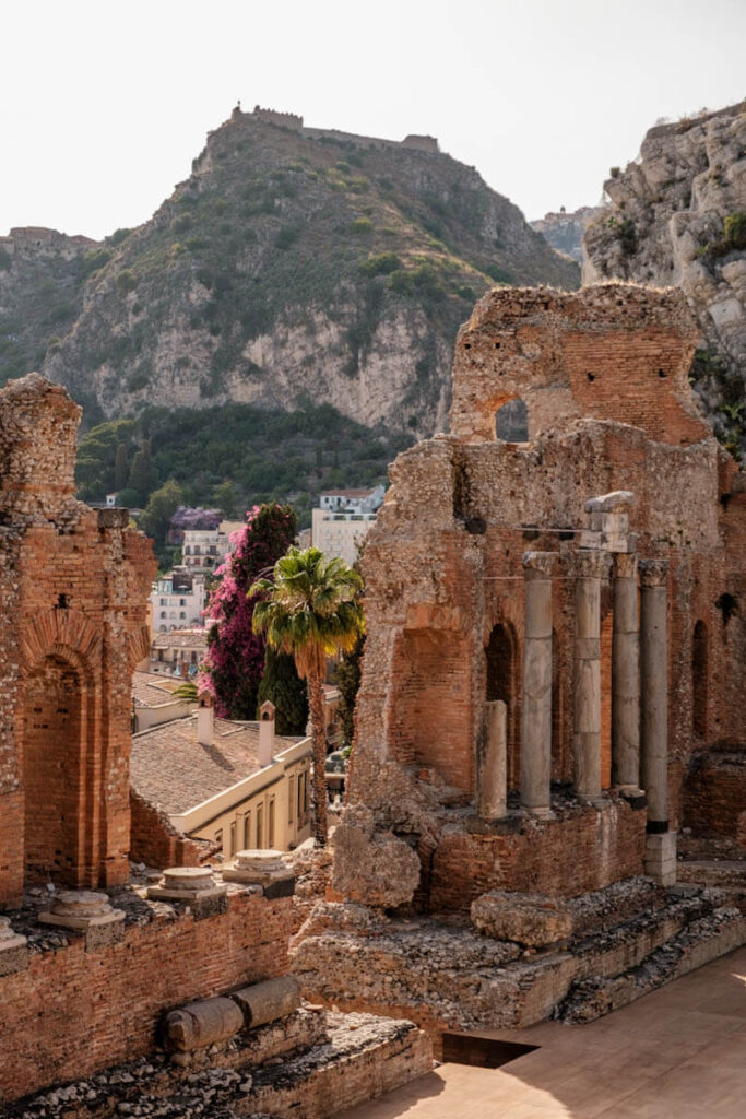 Oude Griekse theater in Taormina op Sicilie Reislegende