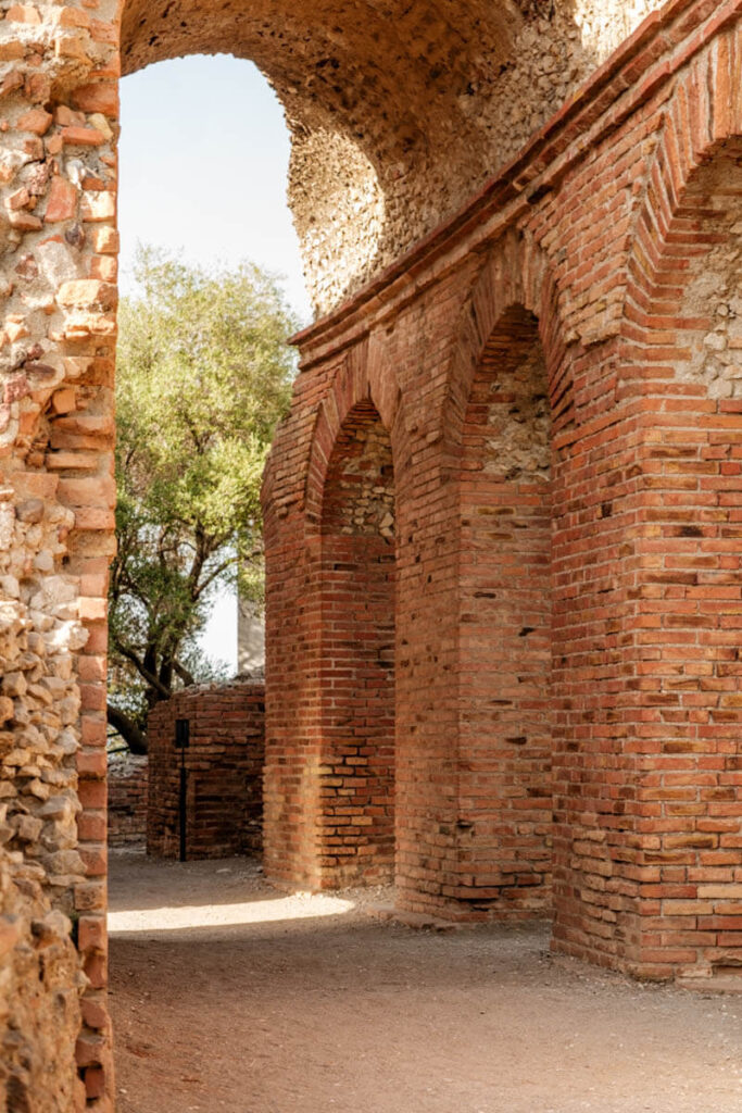 Oude gangen Grieks theaterTaormina Sicilie Reislegende