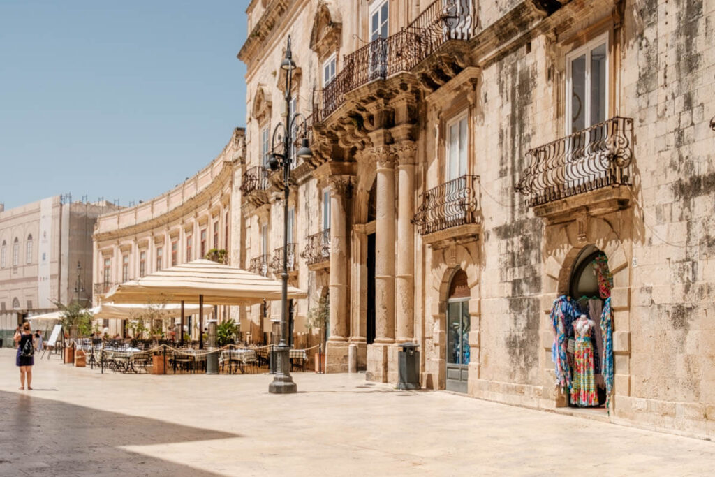 Piazza Duomo Ortigia Siracusa stadswandeling Sicilie Reislegende