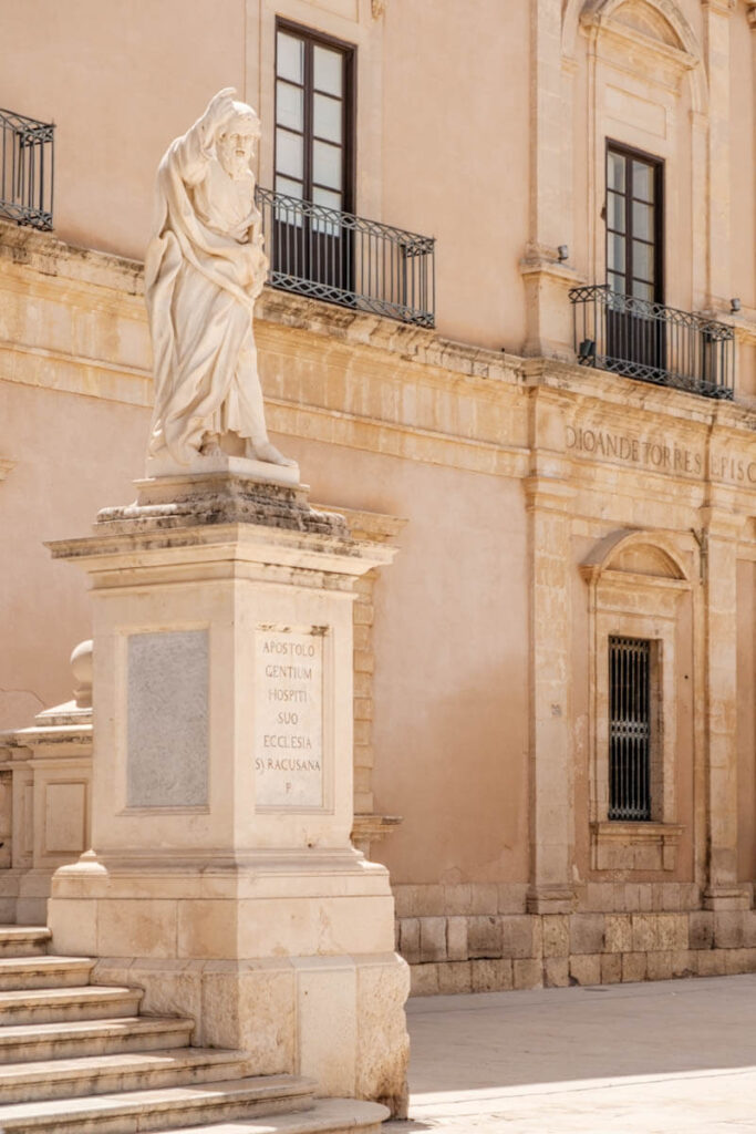 Piazza Duomo Ortigia Syracuse stadswandeling Sicilie Reislegende