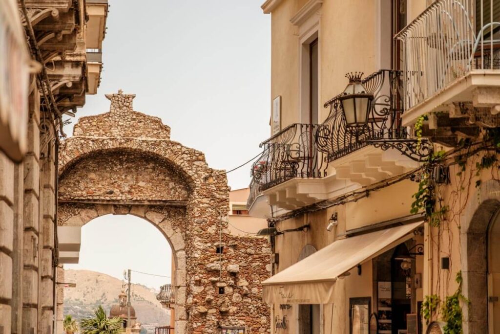 Taormina Porte Messina The White Lotus filmlocaties op Sicilie Reislegende