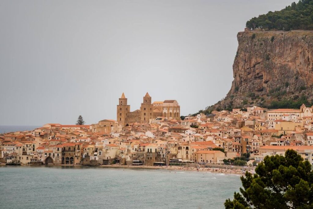 The White Lotus filmlocaties op Sicilie Cefalu Reislegende