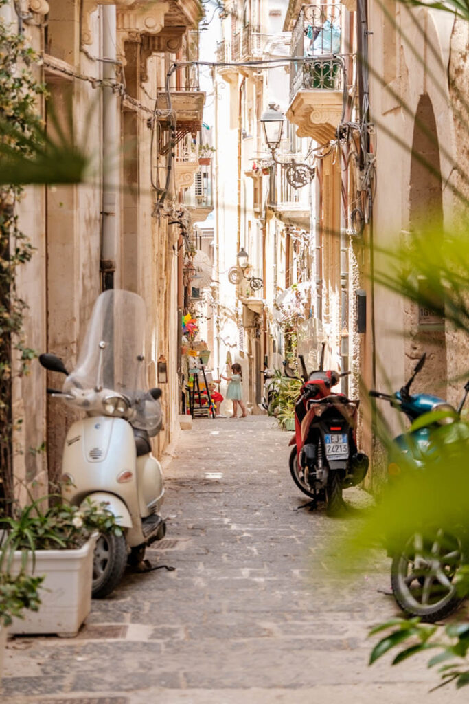 Via Gemmellaro Ortigia Siracusa stadswandeling Sicilie Reislegende