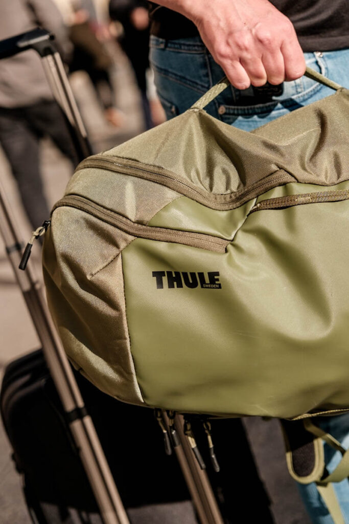 Thule Chasm 26 liter op diverse manieren dragen Reislegende