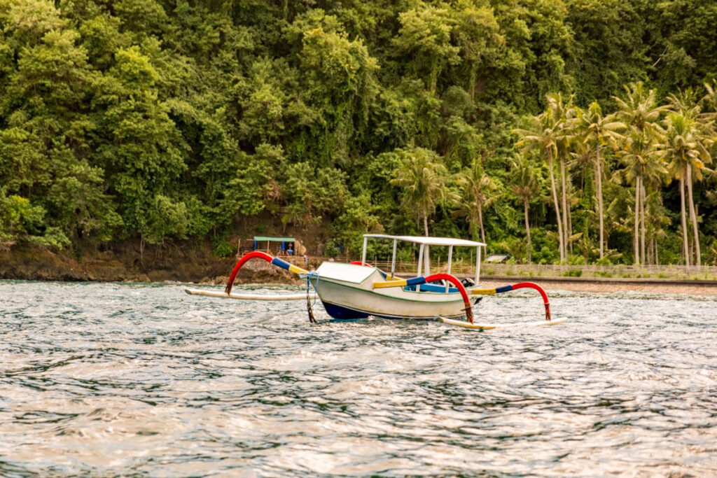 Vervoer op Nusa Lembongan bootje huren Bali Reislegende