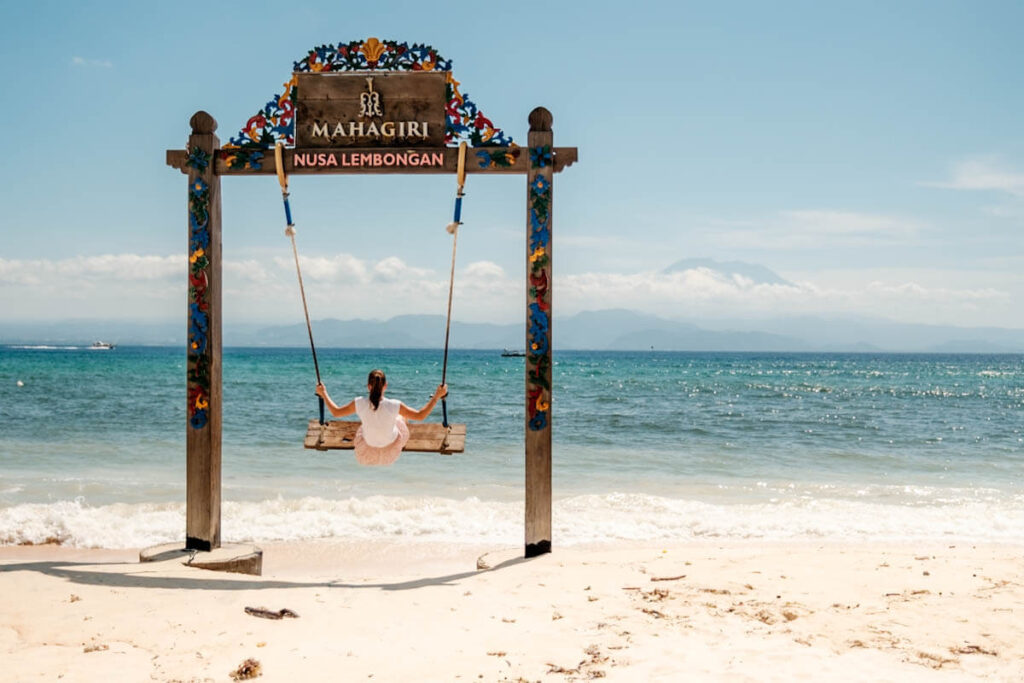 Wat doen op Nusa Lembongan schommel Bali Reislegende