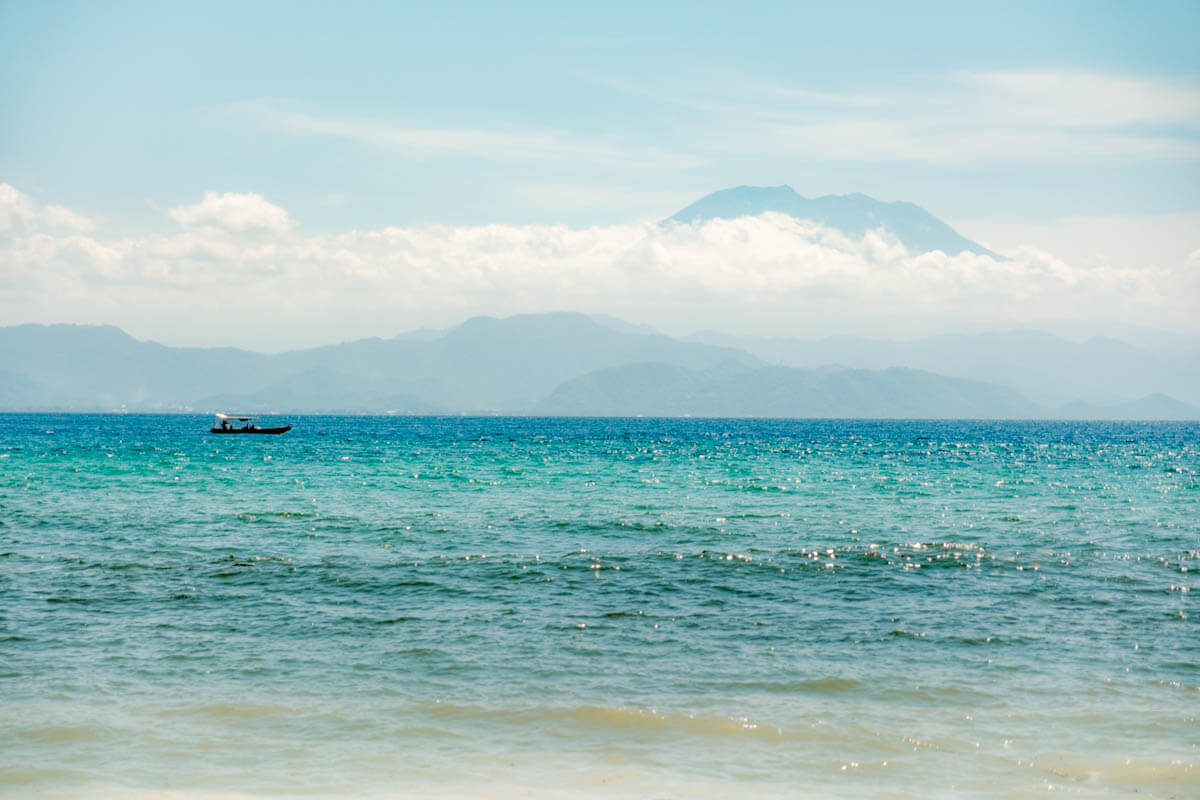 Wat te doen op Nusa Lembongan tips zicht op Gunung Agung Bali Reislegende