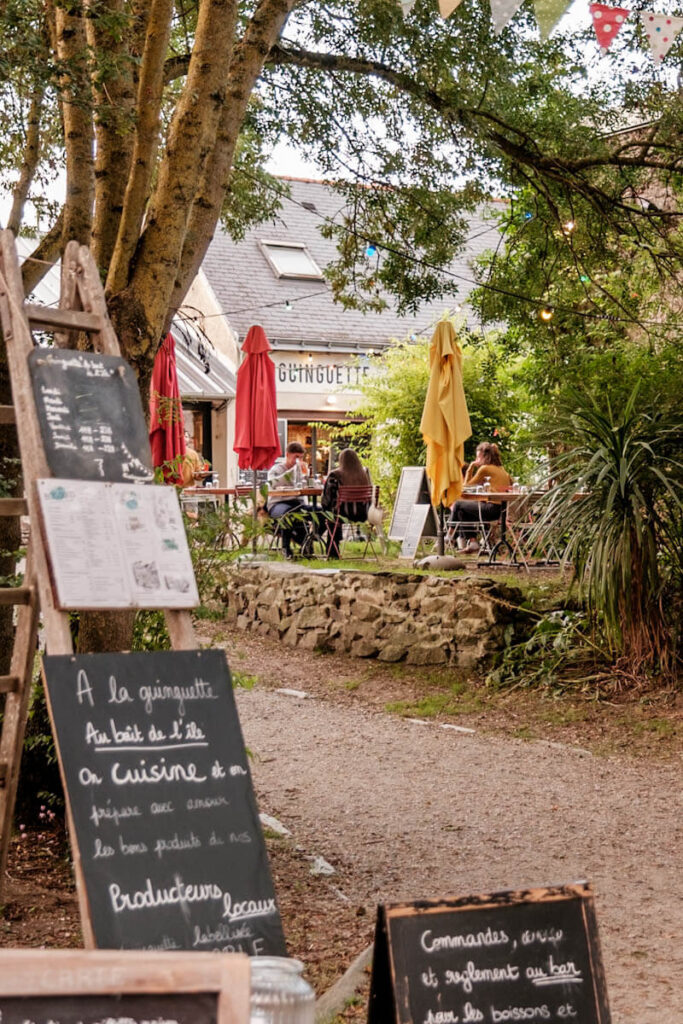 Loire a Velo Guinguette Au bout de ile Melissa Peltenburg