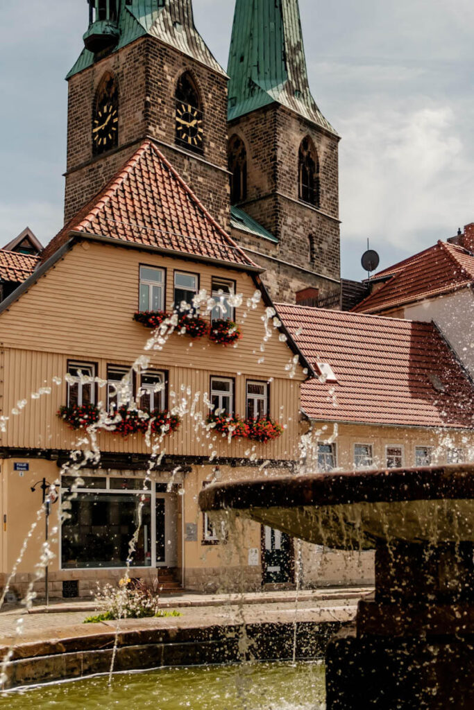 Quedlinburg Nikolaikirche en Mathildenbrunnen