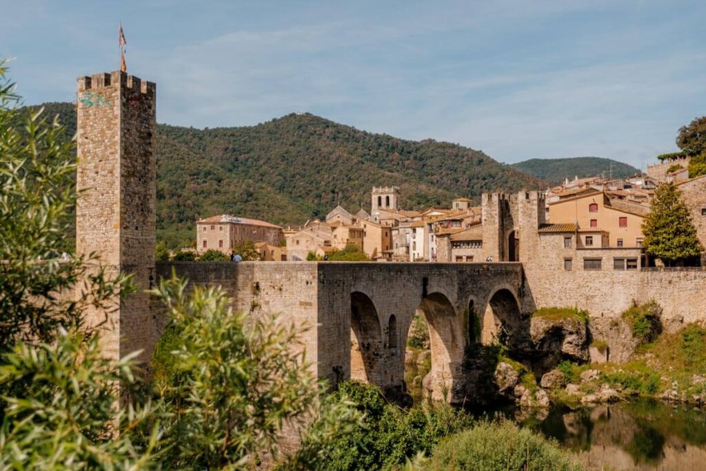 Puente de Besalu Spanje Catalonie Reislegende