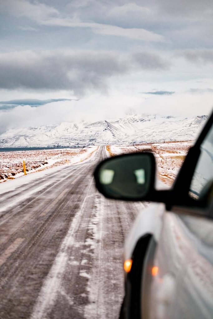 In de winter Arctic Coast Way rijden Noord IJsland Reislegende