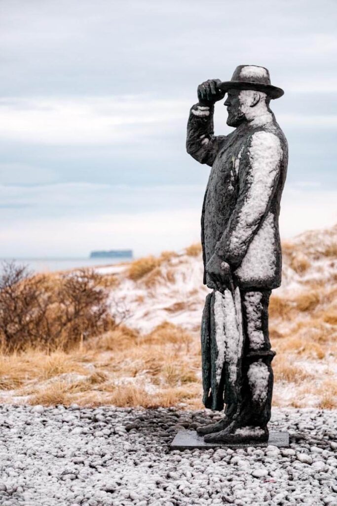 Jon Osmann standbeeld Saudarkrokur viewpoint Reislegende