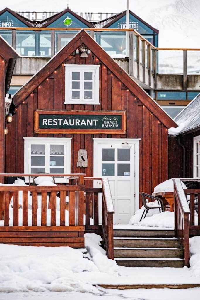 Noord IJsland Gamli Baukur Husavik in winter Reislegende