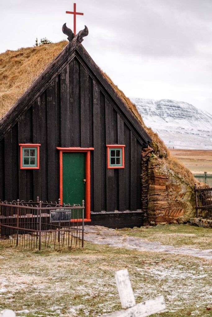 Vidimyrarkirkja oudste kerkje IJsland Reislegende