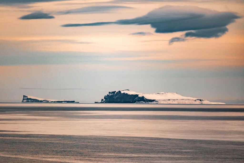 Eilanden in Skagafjordur Malmey en Drangey Noord IJsland Reislegende