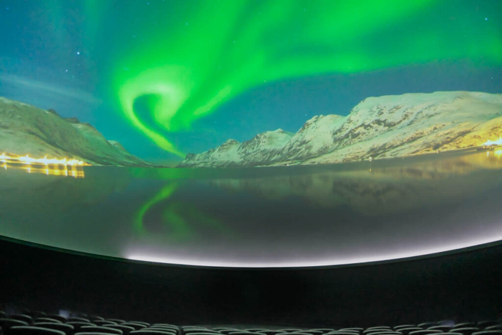 Perlan museum planetarium Reykjavik Reislegende