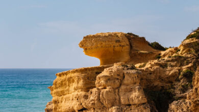 Albufeira Godzilla Algarve Portugal Reislegende